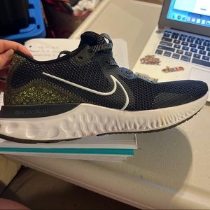 Mens Size 9 Nike Renew Lime Green and Black. In good Condition